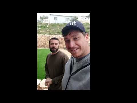 מתקינים דשא סינטטי בבת עיין - באתי לעזרת חבר